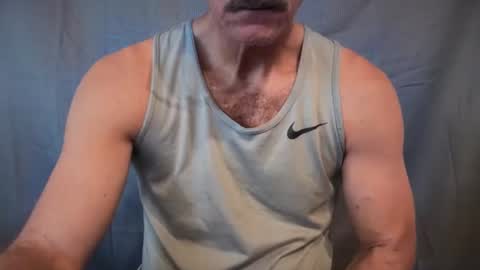 Snapshot of roundthebend8 chatting on July 2026 10:34:01 PM roundthebend8 online show from July 2026 10:34:01 PM