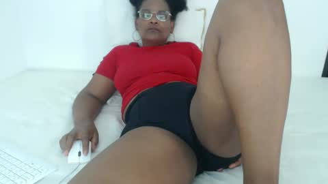 luxa online show from October 2025 06:02:01 PM