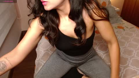 Rouss marie henao  online show from January 2025 06:02:01 AM