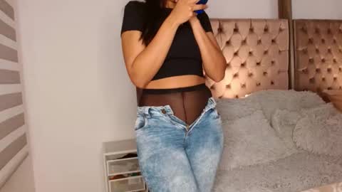 Rouss marie henao  online show from October 2025 10:48:02 AM