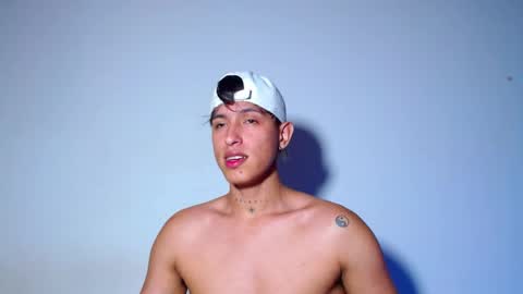 rowanboy23 online show from May 2026 04:40:02 AM