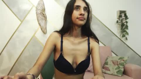 Snapshot of roxana_cyrano chatting on October 2025 07:45:02 PM online show from October 2025 07:45:02 PM