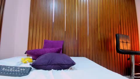 Roxana   online show from March 2025 03:39:01 PM