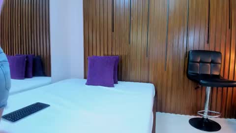 Roxana   online show from March 2025 07:05:01 PM