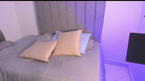 Roxane online show from November 2025 07:08:02 AM