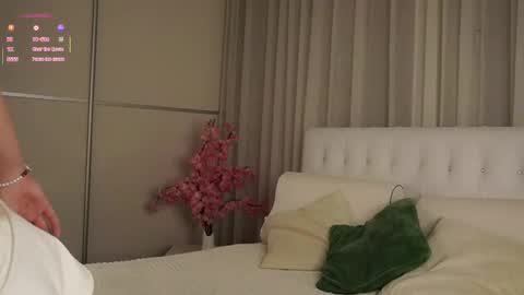 Anna Lokiss online show from October 2025 12:28:01 PM