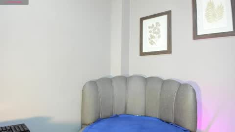  Roxanna  online show from May 2026 12:00:02 PM