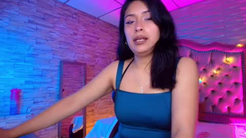 roxanne_han online show from November 2025 11:45:01 AM