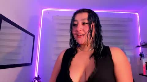 Snapshot of roxanne_morelli chatting on July 2026 12:31:01 PM roxanne online show from July 2026 12:31:01 PM