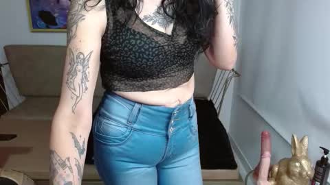 Roxanne online show from November 2025 01:36:01 PM