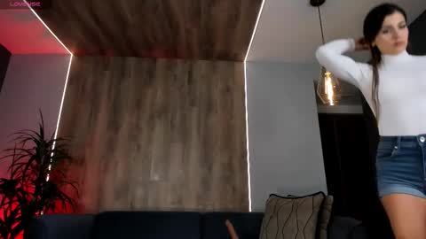 Roxanne Hill  online show from March 2026 11:04:01 AM