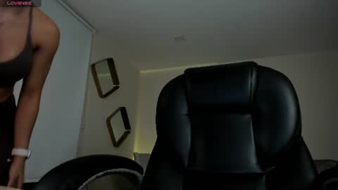 Snapshot of roxannehill_ chatting on June 2026 11:03:02 AM Roxanne Hill online show from June 2026 11:03:02 AM