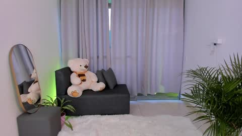 Snapshot of roxie_gates chatting on January 2025 10:45:01 PM R O X I E online show from January 2025 10:45:01 PM