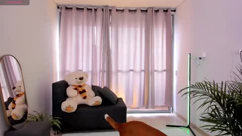 Snapshot of roxie_gates chatting on February 2025 09:53:02 PM R O X I E online show from February 2025 09:53:02 PM