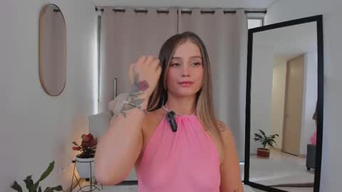 Snapshot of roxie_gates chatting on September 2025 08:52:01 PM R O X I E online show from September 2025 08:52:01 PM