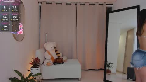 Snapshot of roxie_gates chatting on September 2025 11:59:02 PM R O X I E online show from September 2025 11:59:02 PM