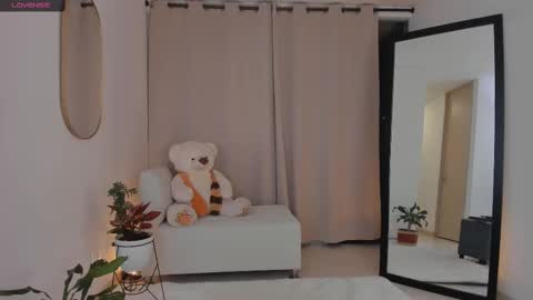 Snapshot of roxie_gates chatting on September 2025 12:36:01 AM R O X I E online show from September 2025 12:36:01 AM