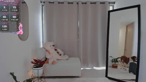 Snapshot of roxie_gates chatting on September 2025 05:51:02 PM R O X I E online show from September 2025 05:51:02 PM