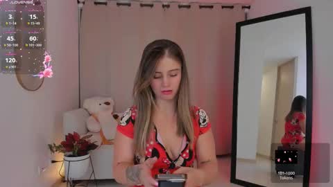 Snapshot of roxie_gates chatting on October 2025 02:31:01 AM R O X I E online show from October 2025 02:31:01 AM