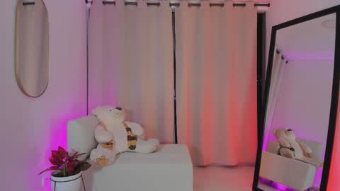 Snapshot of roxie_gates chatting on October 2025 04:35:02 AM R O X I E online show from October 2025 04:35:02 AM