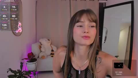 Snapshot of roxie_gates chatting on October 2025 02:55:02 AM R O X I E online show from October 2025 02:55:02 AM