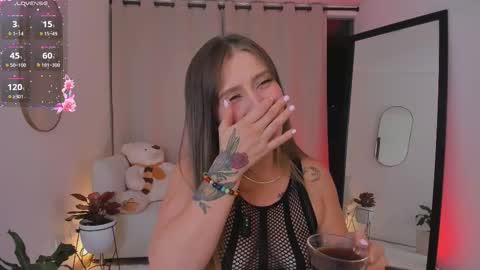 Snapshot of roxie_gates chatting on November 2025 01:03:02 AM R O X I E online show from November 2025 01:03:02 AM