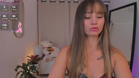 Snapshot of roxie_gates chatting on November 2025 01:38:01 AM R O X I E online show from November 2025 01:38:01 AM