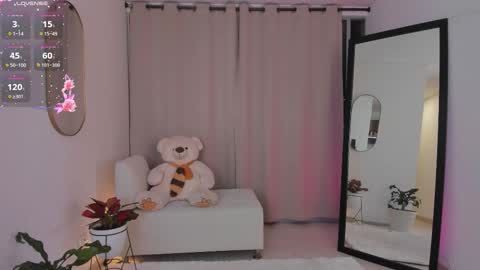 Snapshot of roxie_gates chatting on November 2025 01:30:02 AM R O X I E online show from November 2025 01:30:02 AM