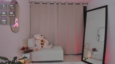 Snapshot of roxie_gates chatting on December 2025 01:24:01 AM R O X I E online show from December 2025 01:24:01 AM