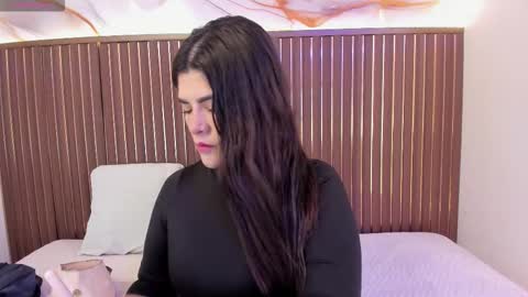 Snapshot of roxie_ns chatting on December 2025 02:02:02 PM Roxie online show from December 2025 02:02:02 PM