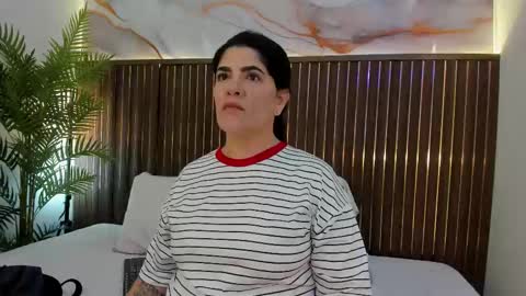 Snapshot of roxie_ns chatting on January 2026 11:49:01 AM Roxie online show from January 2026 11:49:01 AM