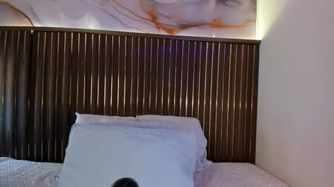 Snapshot of roxie_ns chatting on February 2026 12:23:02 PM Roxie online show from February 2026 12:23:02 PM