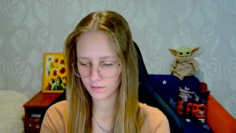 roxie_shy online show from September 2025 07:41:02 AM