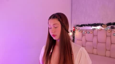 Roxie  online show from December 2025 07:44:01 PM