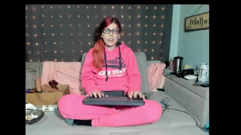 roxihazeleyes online show from March 2025 12:43:01 PM