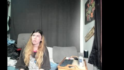 roxihazeleyes online show from March 2026 06:01:02 PM