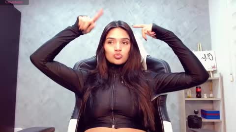 roxxi_2110 online show from November 2025 03:31:02 AM