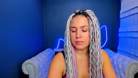 Roxy online show from November 2025 01:38:01 AM