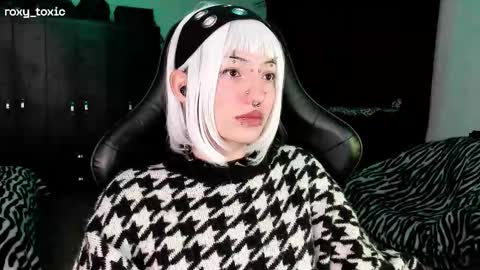 Roxy Independient model Help me to reach 50 thumbs up online show from November 2025 02:00:02 AM