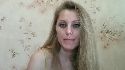 roxyfox18x01 online show from April 2026 01:48:02 PM