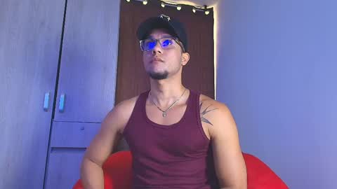 Snapshot of roy_barney chatting on May 2026 04:01:01 PM ANTONIO online show from May 2026 04:01:01 PM