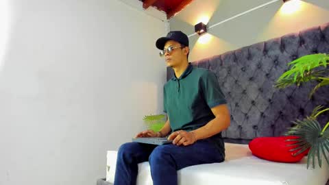 Snapshot of roy_rusell chatting on October 2025 08:39:02 PM ROY online show from October 2025 08:39:02 PM