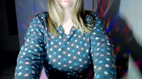 Snapshot of royalboobs chatting on January 2025 04:17:01 PM Cameron online show from January 2025 04:17:01 PM