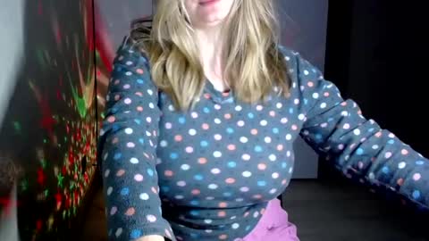 Snapshot of royalboobs chatting on February 2025 02:16:01 AM Cameron online show from February 2025 02:16:01 AM