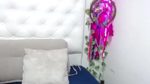 Bruna Royale  online show from April 2026 04:00:01 PM