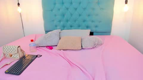 Snapshot of rubiroose chatting on December 2024 08:47:01 PM Rubii online show from December 2024 08:47:01 PM