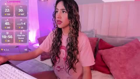 Snapshot of rue_zue chatting on February 2026 01:05:02 PM rue_zue online show from February 2026 01:05:02 PM