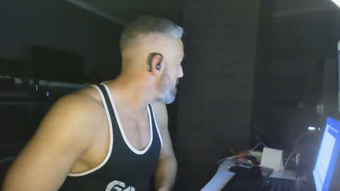 Snapshot of ruffi77 chatting on January 2025 01:24:01 AM Chico que rico Caliente online show from January 2025 01:24:01 AM