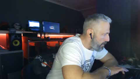 Snapshot of ruffi77 chatting on March 2025 02:14:02 AM Chico que rico Caliente online show from March 2025 02:14:02 AM