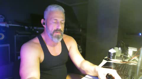 Chico que rico Caliente online show from January 2026 12:03:02 AM